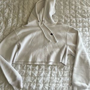 white cropped champion hoodie